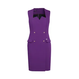 Dress with a neckline detail | 