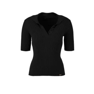 Fine knit with an open collar | 