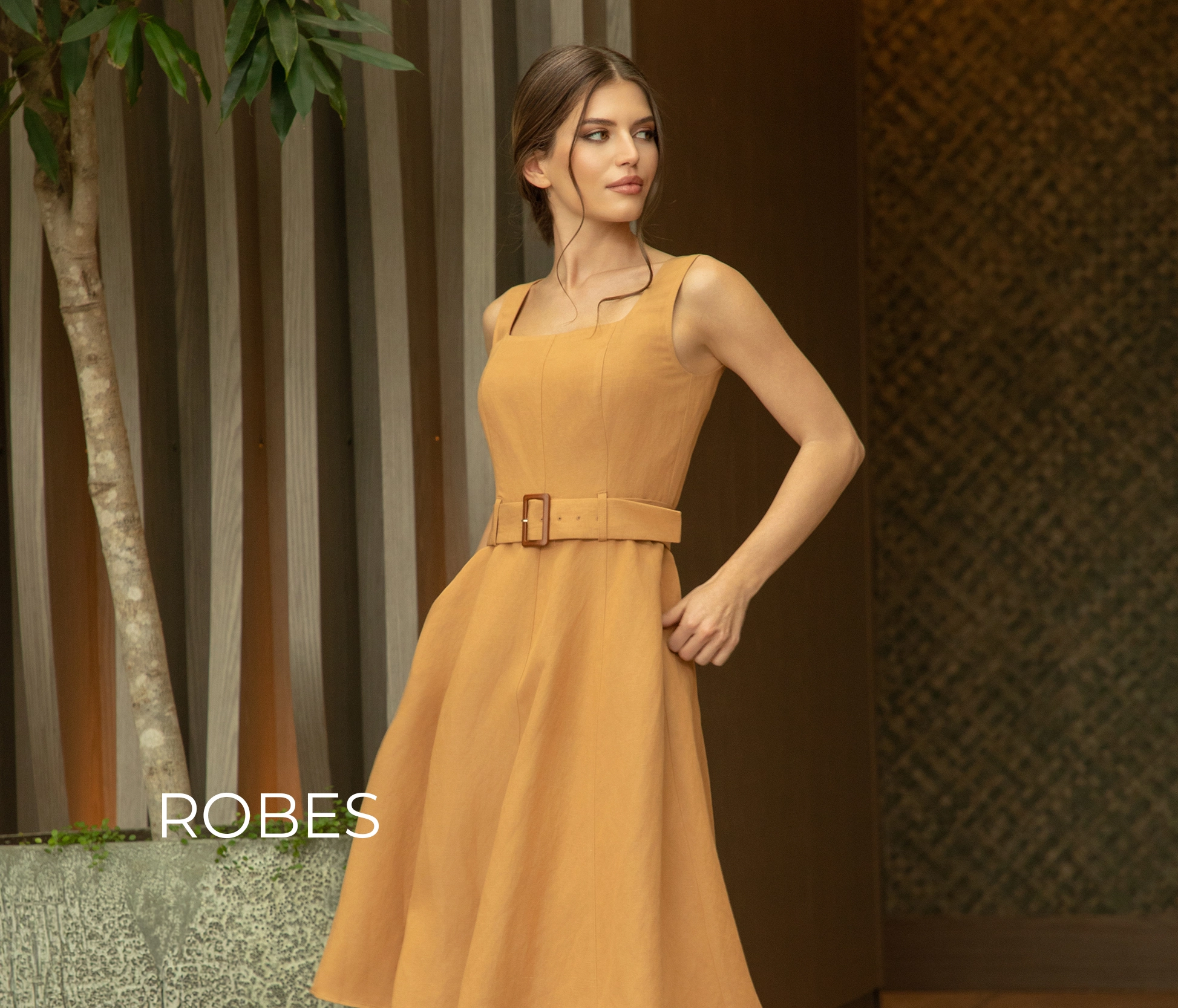Collection Robes – Élégance intemporelle pour le bureau et les occasions spéciales Robe d'été avec ceinture couleur terre cuite – collection Robes.