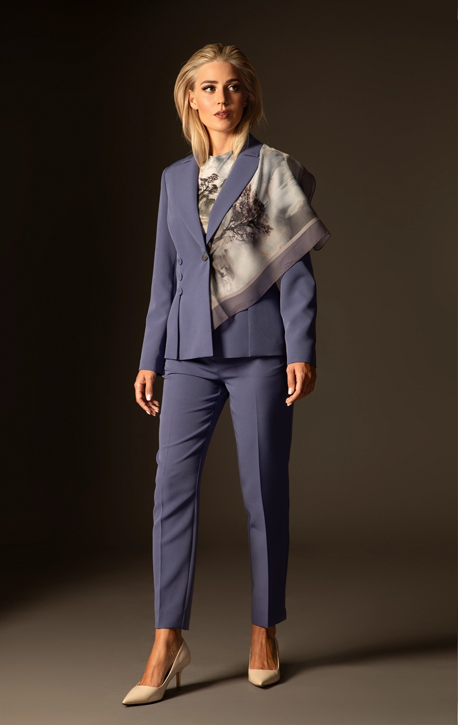 Пазарувай едноредно сако и панталон в синьо DiKa визия: Едноредно сако и панталон в синьо