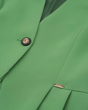 მკვეთრი მწვანე პიჯაკი ერთბორტიანი შესაკრავით და პეპლუმის ელემენტით | ქურთუკები და პიჯაკები - 2