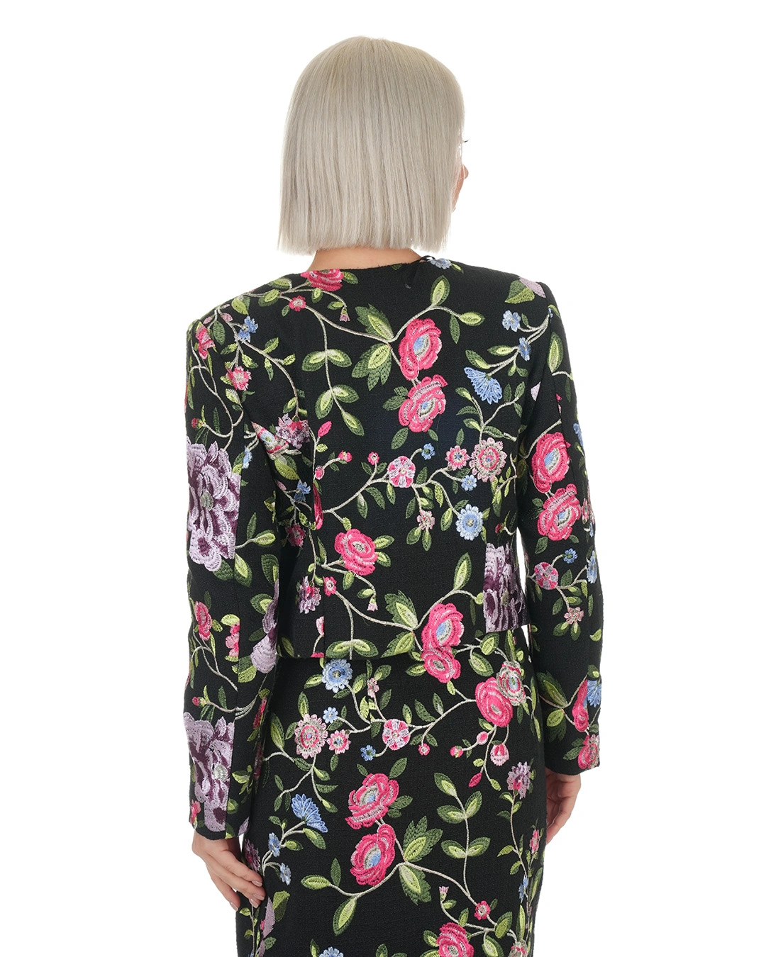 Jachetă neagră cu broderie florală colorată vezi Prețul pe