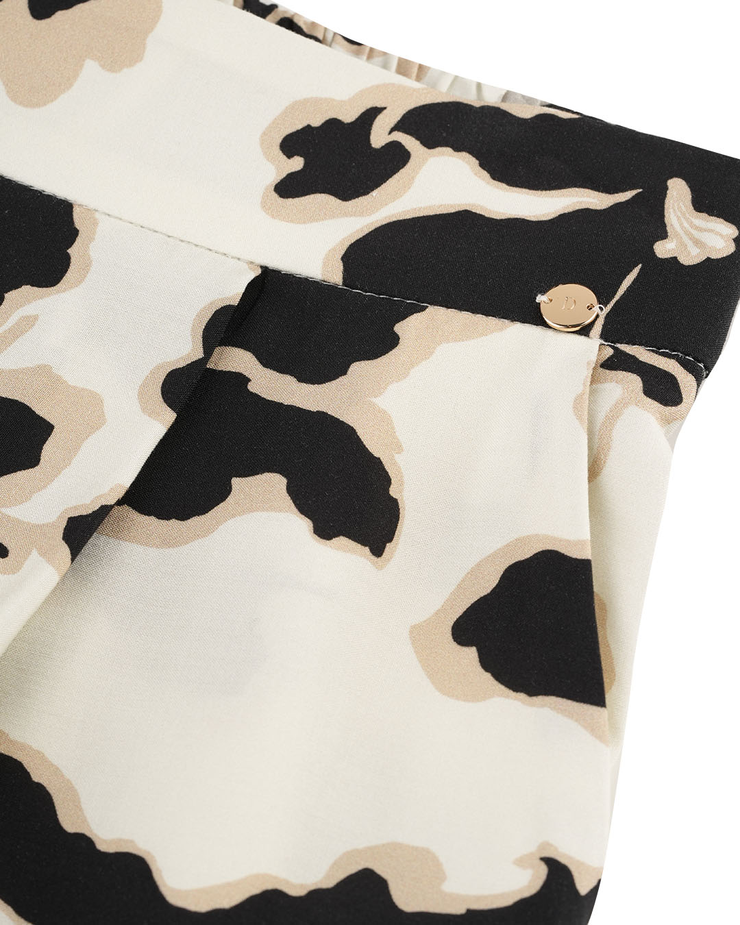 Pantaloni drepti - stil pijama, din vascoza cu model floral contrastant | NOUTATI - 2