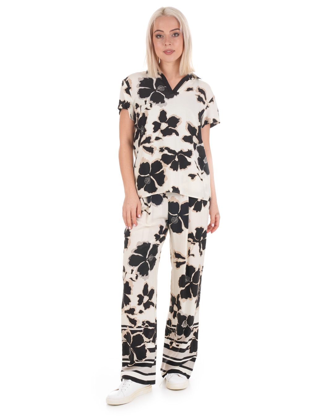 Pantaloni drepti - stil pijama, din vascoza cu model floral contrastant | NOUTATI - 5