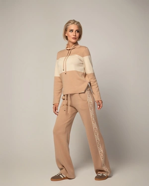 Beige knit sweatpants with side stripe, capsule collection leisurewear | Leisurewear - 4