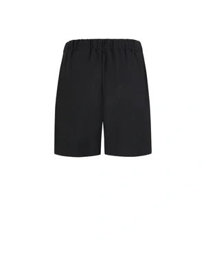 შავი ვიზკოზის ბერმუდა შორტები ნაკეცებით |  - 1