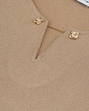 ოქროსფერ-კრემისფერი 3/4 სახელოიანი მაისური მეტალის დეტალით დეკოლტეზე | კოლექცია - 2