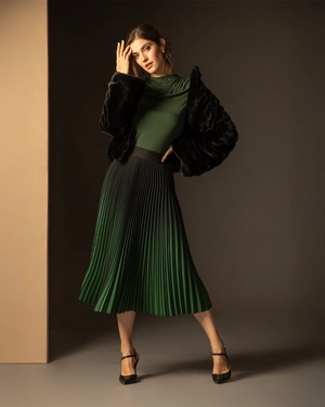 Elegant pleated skirt in gradient black and green | COLLECTION - 3