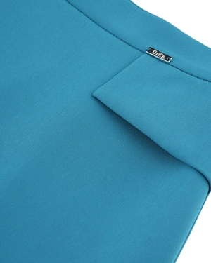 Jupe en turquoise cristal, avec une silhouette en A et des poches décoratives | Business | Dika.com - 2 Jupe en turquoise cristal, avec une silhouette en A et des poches décoratives | Business - 2