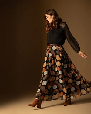 Skirt made of recycled polyester with geometric earthy print | NEW - 3