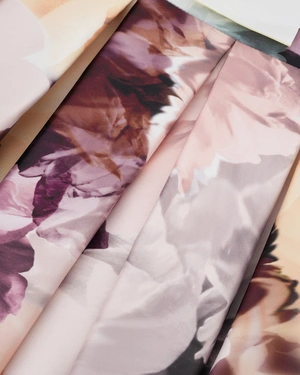 Satiny pleated skirt with a floral print | NEW - 2