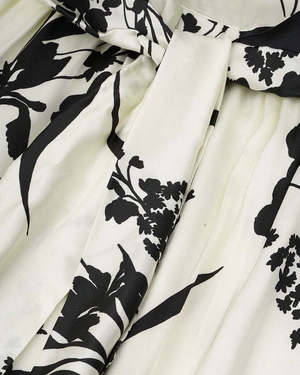 Дълга рокля без ръкави, в светлобежово с контрастен черен флорален принт | Рокли - 2