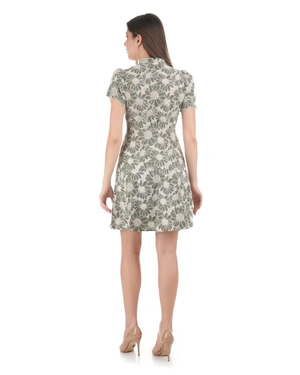 Pamučna haljina sa V-izrezom i kontrastnim cvetnim vezom u zelenoj boji | Haljine - 2