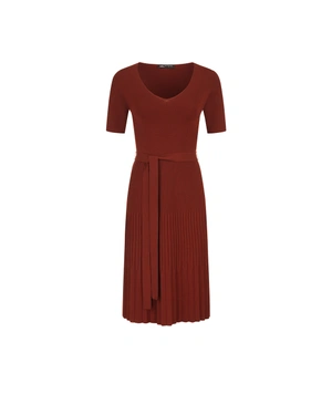 Knitted dress with V-neckline and pleated bottom, in the season’s key color matte brick | Knitwear | Dika.ge Knitted dress with V-neckline and pleated bottom, in the season’s key color matte brick | Knitwear