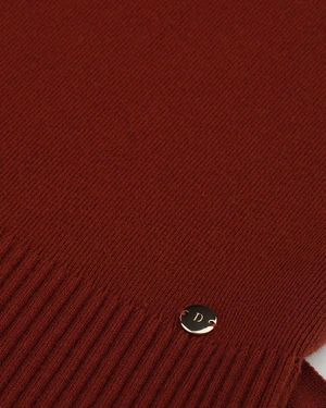 Knitted dress with V-neckline and pleated bottom, in the season’s key color matte brick | Knitwear | Dika.ge - 2 Knitted dress with V-neckline and pleated bottom, in the season’s key color matte brick | Knitwear - 2