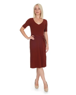 Knitted dress with V-neckline and pleated bottom, in the season’s key color matte brick | Knitwear | Dika.ge - 3 Knitted dress with V-neckline and pleated bottom, in the season’s key color matte brick | Knitwear - 3