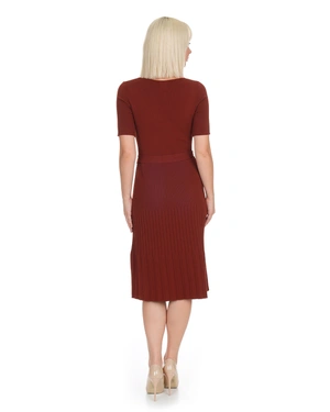 Knitted dress with V-neckline and pleated bottom, in the season’s key color matte brick | Knitwear | Dika.ge - 4 Knitted dress with V-neckline and pleated bottom, in the season’s key color matte brick | Knitwear - 4