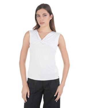 Бяла тениска от вискоза с усукан детайл на деколтето | НОВО - 1