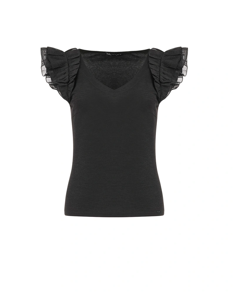T-shirt with ruffles on the shoulders | All products