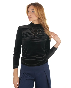 შავი ხავერდის ბლუზა მაქმანის დეტალით დეკოლტეზე | კოლექცია წვეულებისთვის - 3