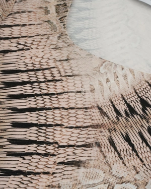 ბლუზა გველის პრინტით, კვადრატული დეკოლტეთი, დამზადებული ვისკოზისგან | მაისურები და ტოპები - 2