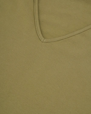 Pamučna majica sa V izrezom u kaki boji | NOVO - 3