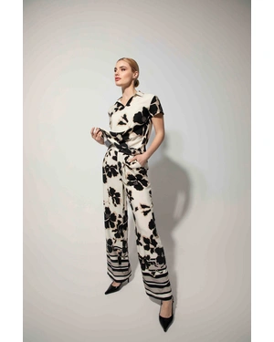 Viscose blouse with short sleeves and an open collar, featuring a contrasting floral pattern | All products - 3