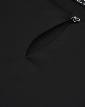 შავი ატლასის ბლუზა წვეთის ფორმის ჭრილით | ბლუზები - 2