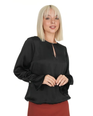 შავი ატლასის ბლუზა წვეთის ფორმის ჭრილით | ბლუზები - 3