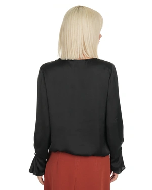 შავი ატლასის ბლუზა წვეთის ფორმის ჭრილით | ბლუზები - 5