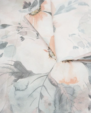 Blouse satinée stylée avec motif floral et rayures en tons pastels | COLLECTION | Dika.com - 2 Blouse satinée stylée avec motif floral et rayures en tons pastels | COLLECTION - 2