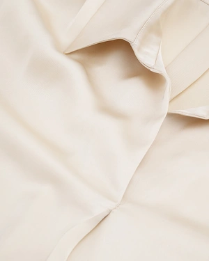 Ефирна сатенена блуза с яка, в екрю | НОВО | Dika.bg - 2 Ефирна сатенена блуза с яка, в екрю | НОВО - 2