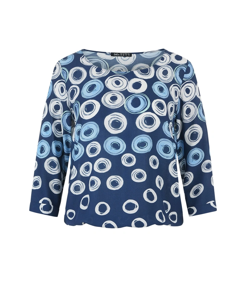 Ефирна дамска блуза от 100% вискоза със стилизиран принт в синята гама | НОВО