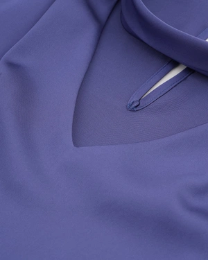 Satin-finish blouse in blue with V-shaped neckline | COLLECTION | Dika.rs - 2 Satin-finish blouse in blue with V-shaped neckline | COLLECTION - 2