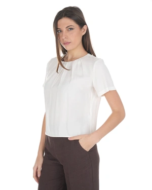 ატლასისებრი, თეთრი ფერის, საგაზაფხულო ბლუზა,მრგვალი ყელით, დამზადებულია რეიონისა და ვისკოზისგან. | ახალი - 2