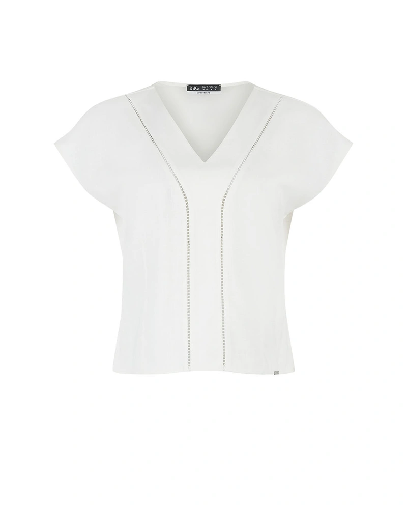 Бяла блуза с V-деколте с детайли | НОВО | Dika.bg Бяла блуза с V-деколте с детайли | НОВО