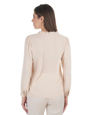 Spring blouse in ecru with long sleeves and a V-neckline with delicate ruffles | Blouses - 3