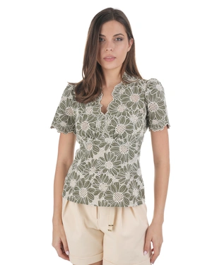 Cotton blouse with a V-neckline and contrasting floral embroidery in green | Casual collection - 1