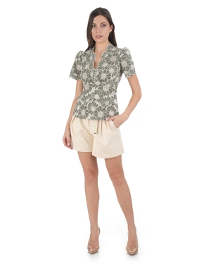 Cotton blouse with a V-neckline and contrasting floral embroidery in green | Casual collection - 4