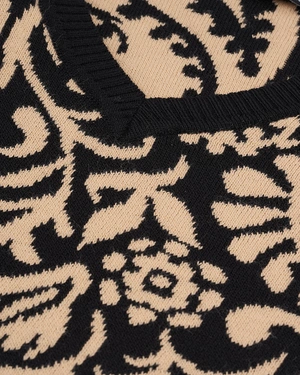 Дамски жакардов пуловер с индийски десен в черно и бежово | НАМАЛЕНИЕ - 6