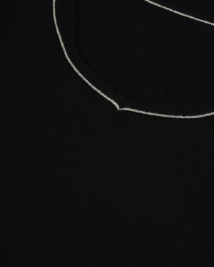 შავი ნაზი სვიტერი მრგვალი დეკოლტეთი და ოქროსფერი ჭრილით | ახალი | Dika.ge - 2 შავი ნაზი სვიტერი მრგვალი დეკოლტეთი და ოქროსფერი ჭრილით | ახალი - 2