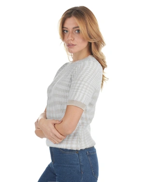 ღია ნაცრისფერი სვიტერი დახვეწილი პრინტითა და ფუმფულა ტექსტურით | ნაქსოვები - 6