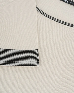 ღია კრემისფერი ნაქსოვი ზედა დეკოლტესა და სახელოებზე დამატებითი დეტალებით | ახალი - 5