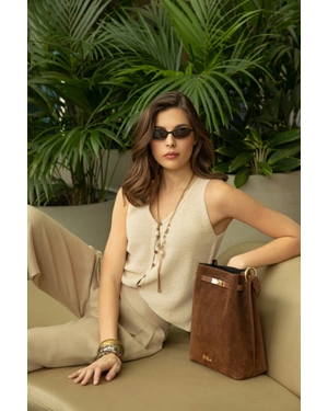 Sleeveless knit cardigan with buttons in ecru | Casual | Dika.ge - 2 Sleeveless knit cardigan with buttons in ecru | Casual - 2