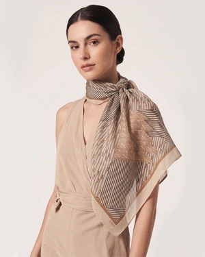 Foulard carré en mousseline de polyester recyclé dans des tons beiges | Foulards - 2