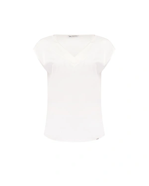 Airy summer blouse with short sleeves and V-neck | Blouses and Shirts | Dika.test Airy summer blouse with short sleeves and V-neck | Blouses and Shirts