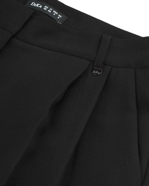 Black straight-leg trousers with pleats and crease | Trousers and Leggings - 5