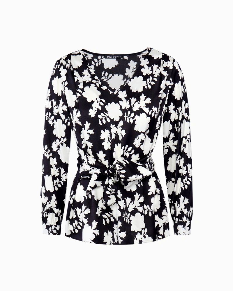 Blouse with an emphasized waist | All products