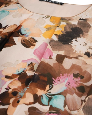 Blouse with stylized floral print in pastel earth tones | Casual - 11