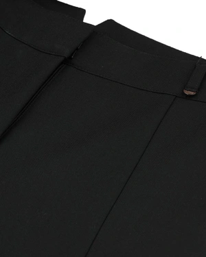 Klasične crne sužene pantalone sa naborom | Pantalone i Helanke - 2